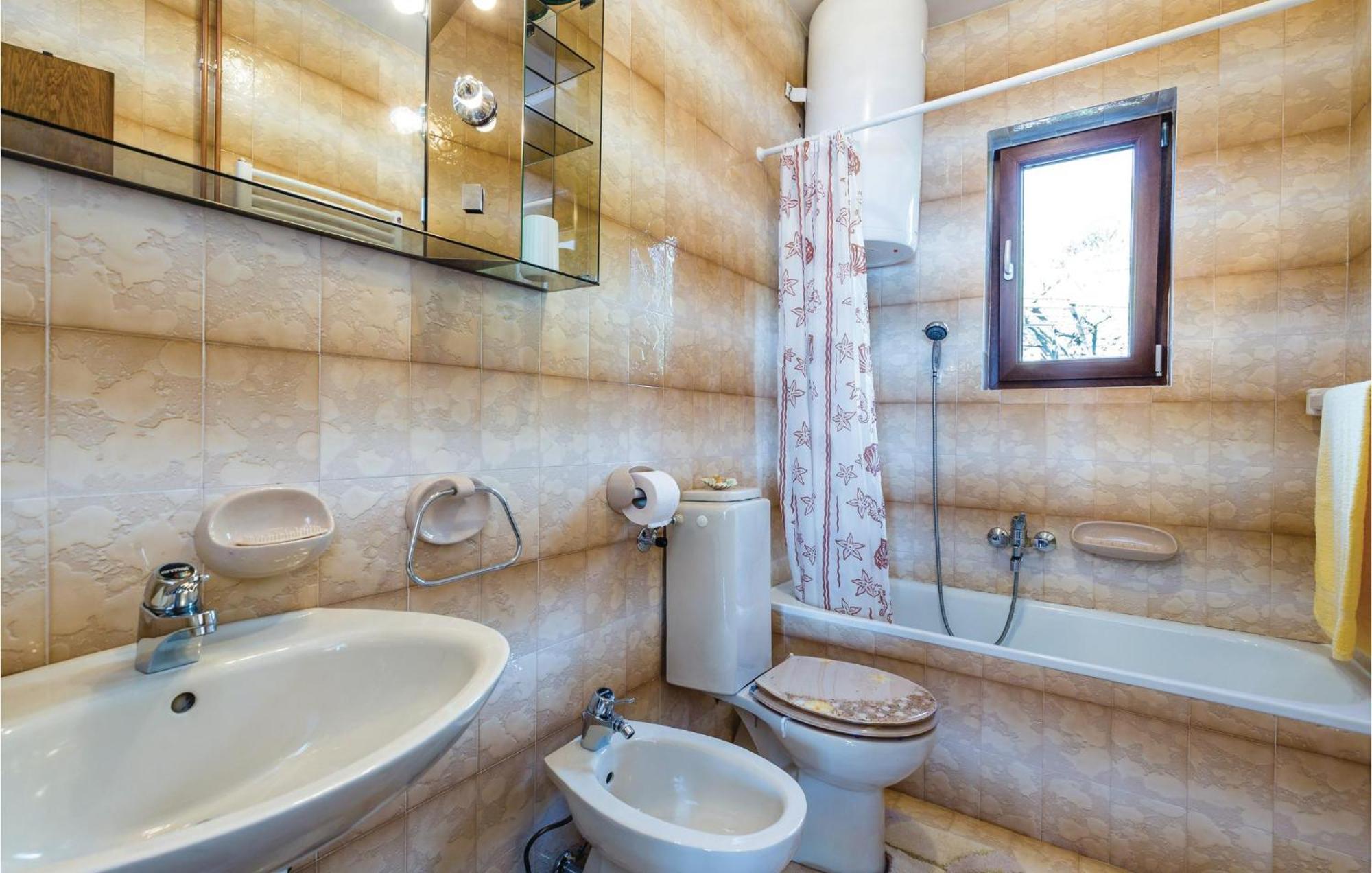 2 Bedroom Lovely Apartment In Lovran Exterior foto